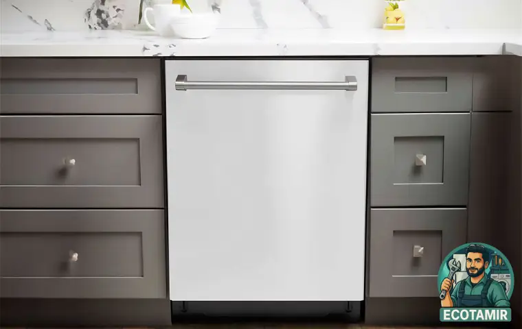 ماشین ظرفشویی در کنار کابینت در آشپزخانه