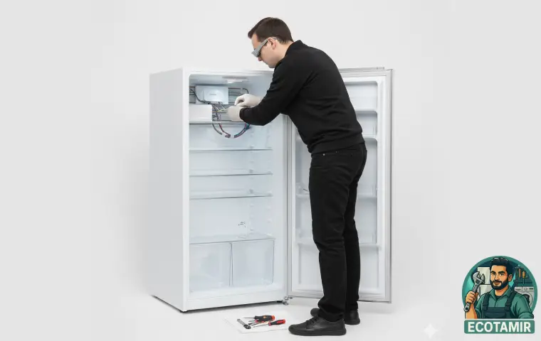 تعمیرکار در حال تعمیر یخچال فیلور